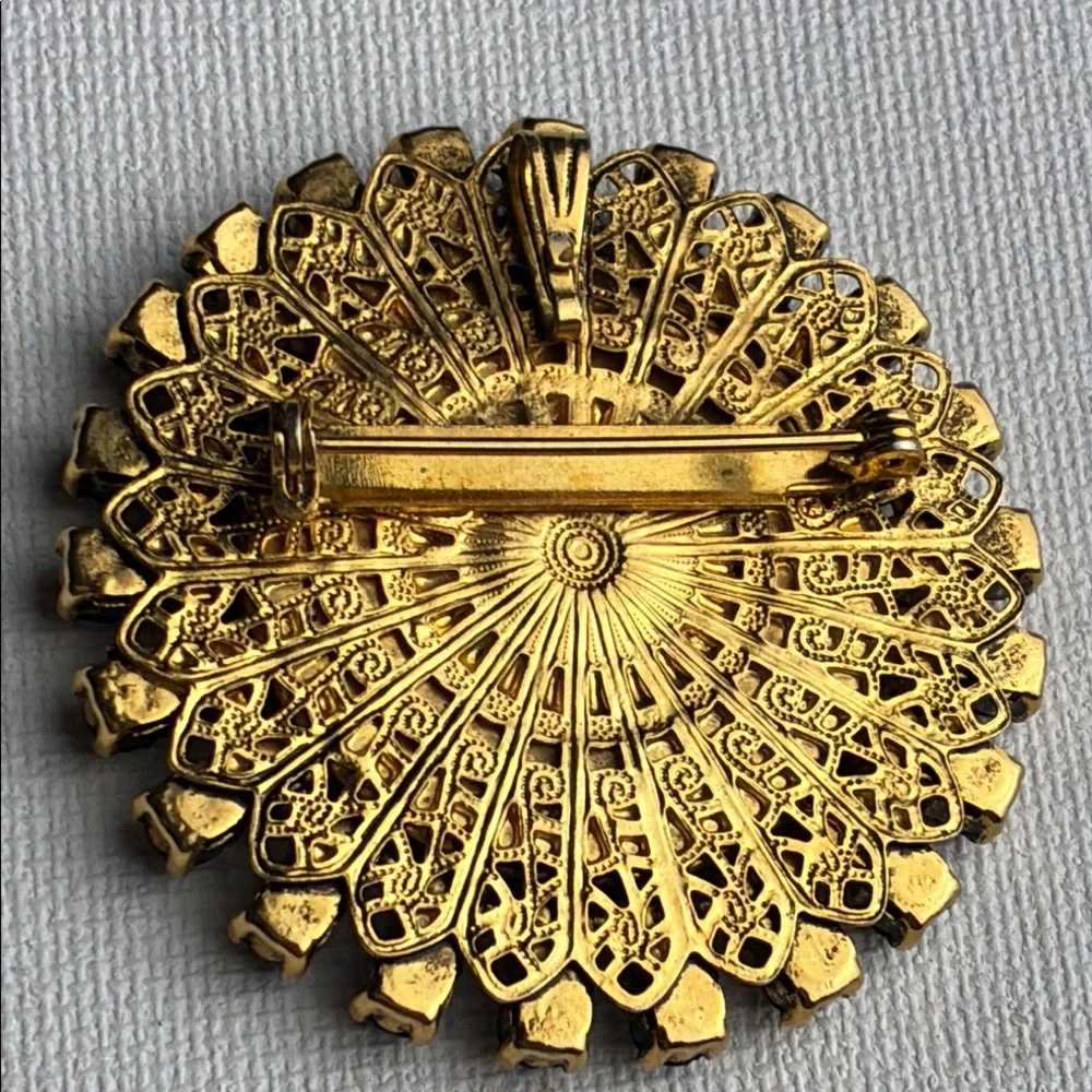 Stunning Vintage Black and Gold Tone Brooch - Elegant, Crystals